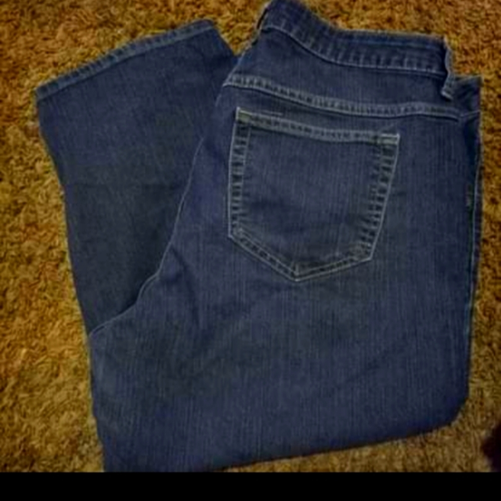 Women's plus size denim capris